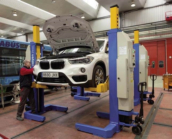 Levage d'un SUV Colonne de levage mobile